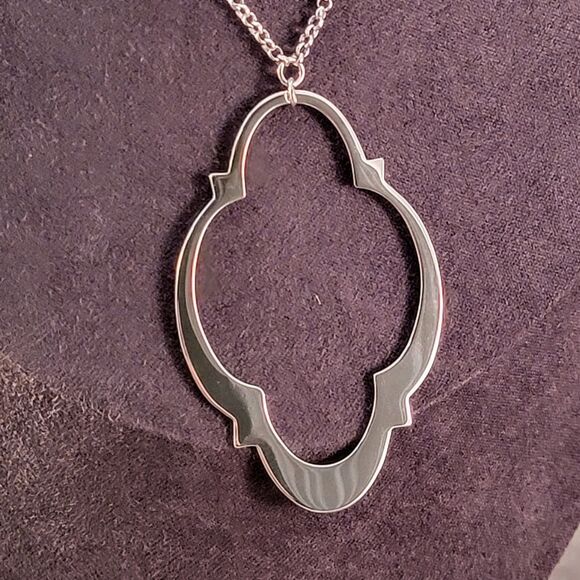 New ELLE Sterling Quatrefoil Modern Openwork Statement Necklace - Picture 4 of 10